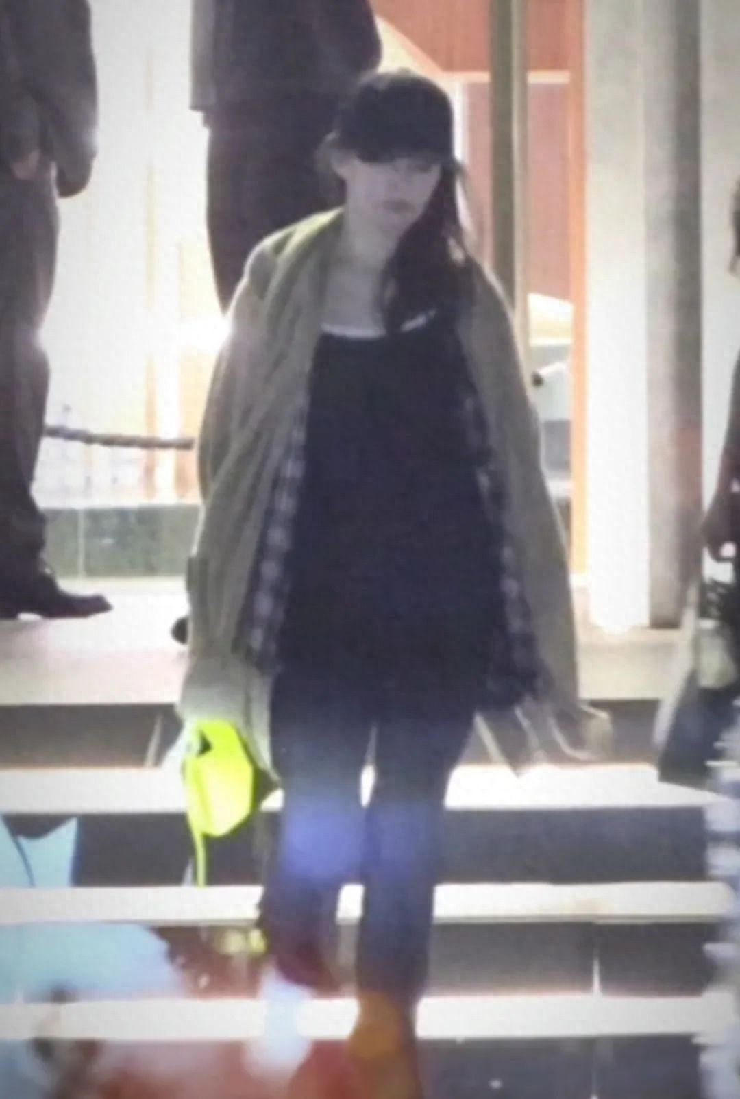 刘亦菲与好友火锅聚餐画面曝光 很多人都被下台阶步伐硬控了