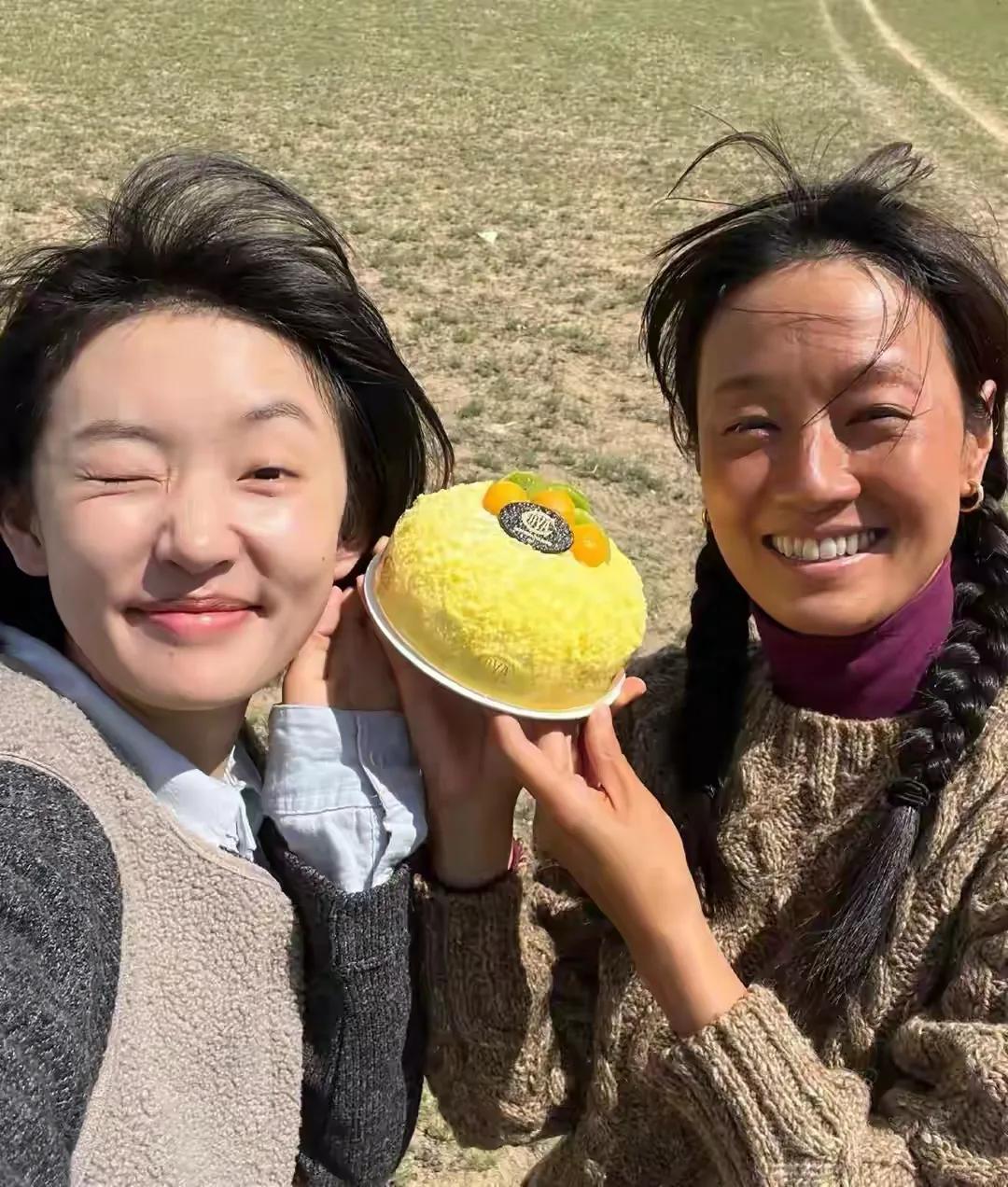 张译宠着、黄渤护着,被曝“打哭童瑶”的她,什么来头?