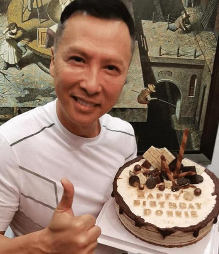 央视对辛芷蕾称呼变了，4字之差有深意，这次轮到甄子丹扬眉吐气