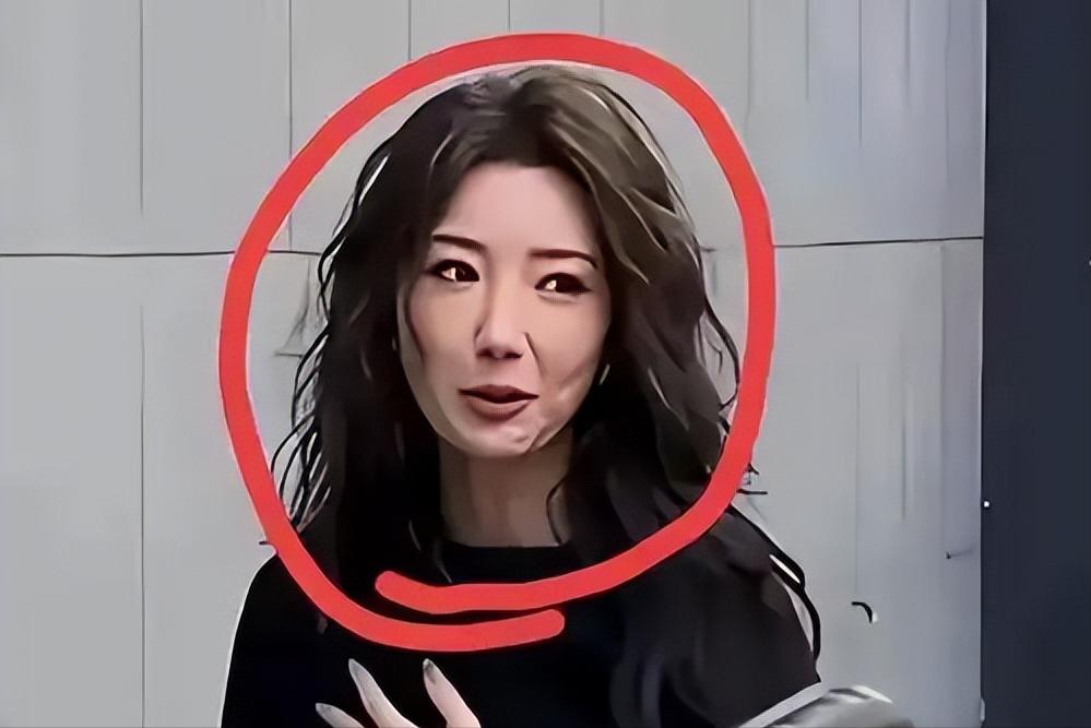 女明星别动脸!39岁江疏影现身活动,嘴歪脸僵、胖到认不出!