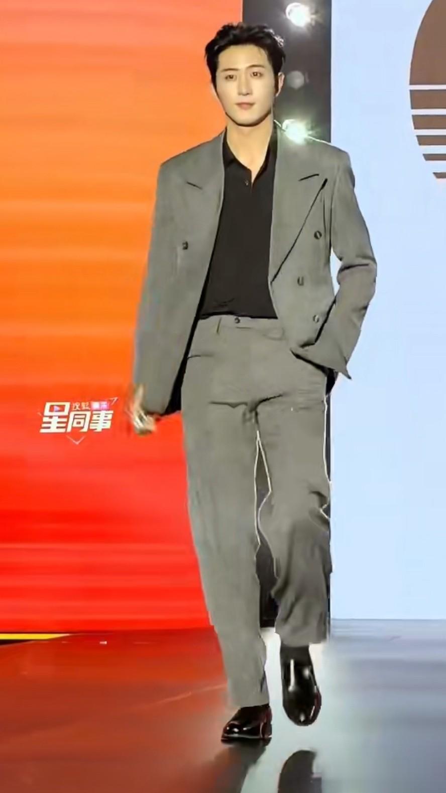 短剧男主走红毯，看看是“见光死”还是天生丽质