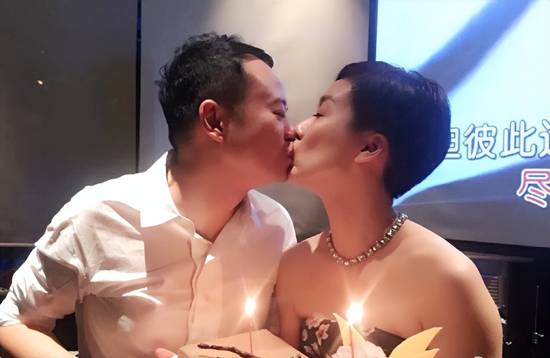 TVB视后庆生与搭档亲密合影，曾自曝玩交友软件，想约年轻精壮男