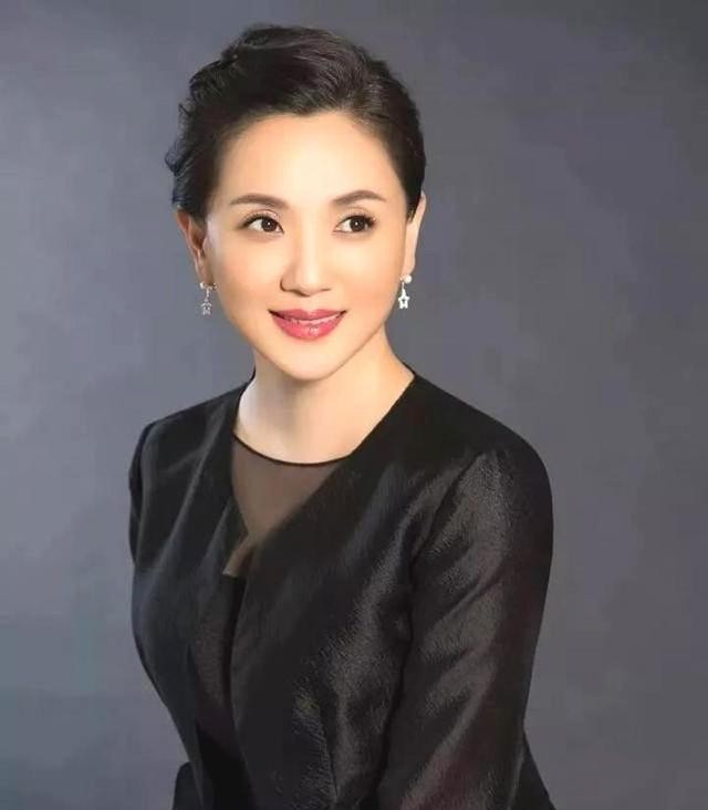 何晴去世后，多年好友陶慧敏悼念却被骂，和她前夫关系不一般