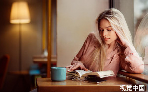 保姆女儿是我未来弟妹，她上门那天，保姆给我定了一百条家规：五点做早饭、九点做家务、不许继承公司...