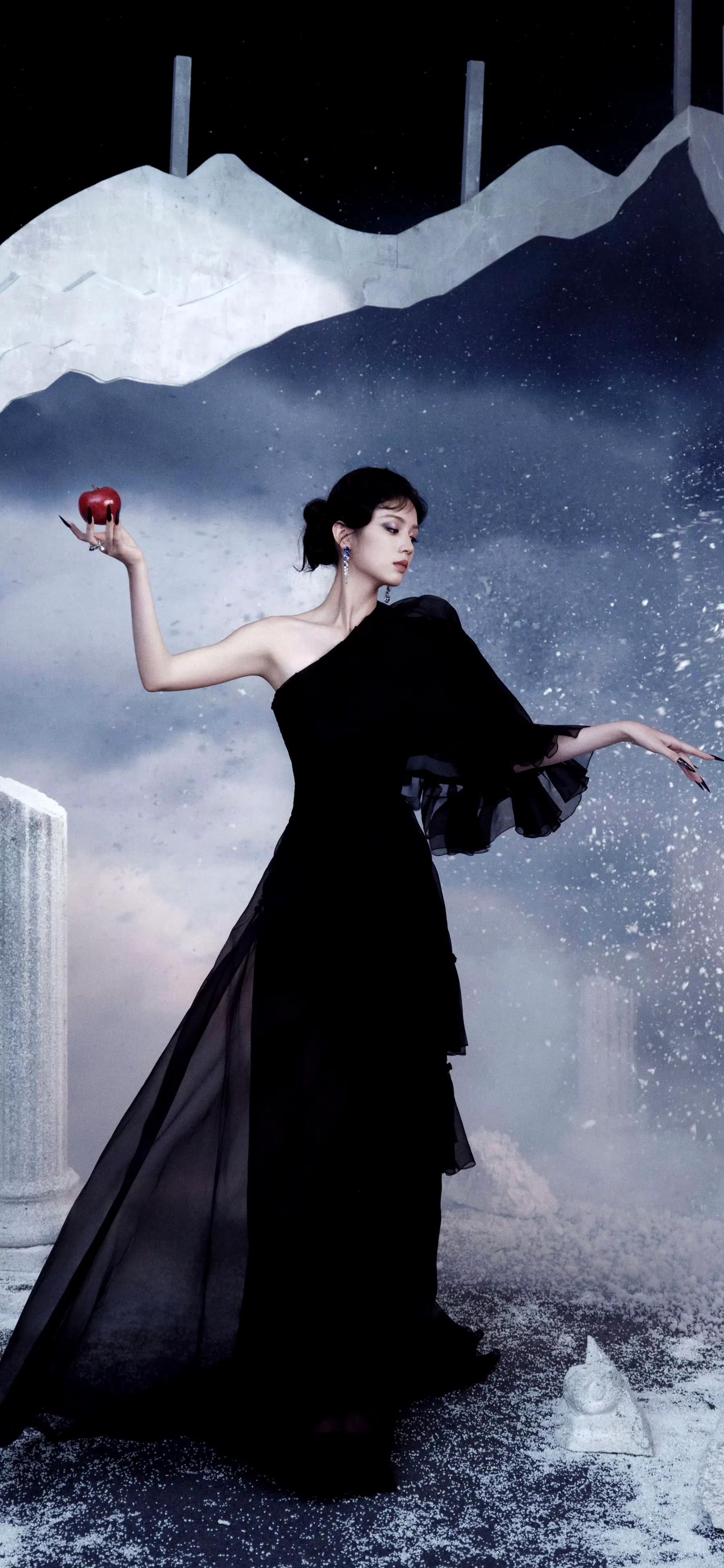 明显壁纸-周也暗黑女王壁纸