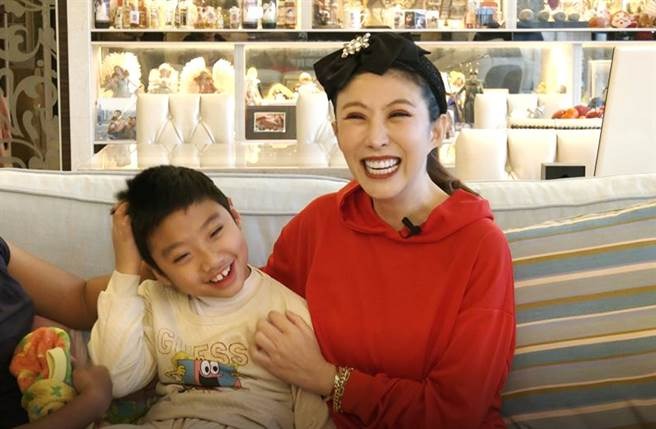 知名女星15岁儿子去世,患罕见病一觉不醒,曾被判定活不过3岁