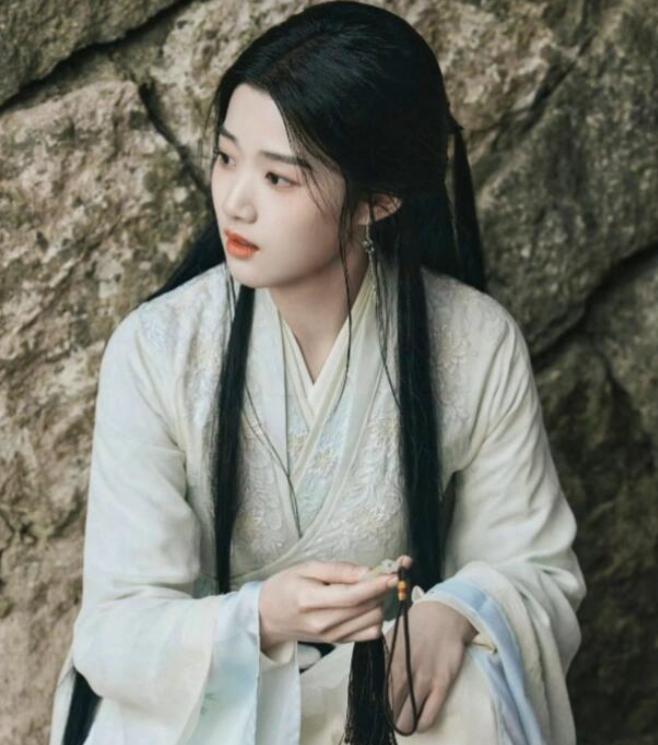 女星蓝色古装有多绝？赵露思灵动卢昱晓太温柔，看到唐嫣：爱了！