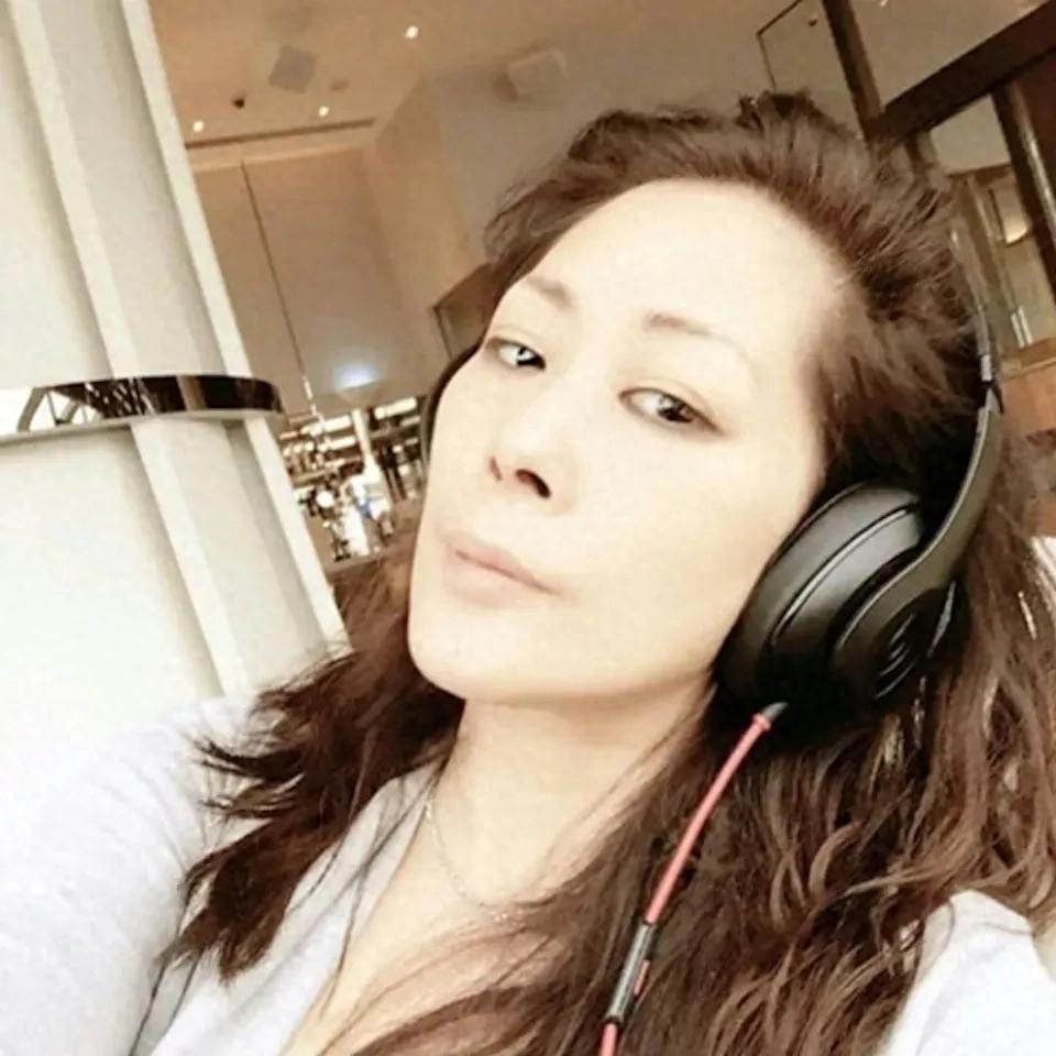 香港女歌手挺过危险关头搬离ICU,父亲婉拒探访称其需长期安心静养