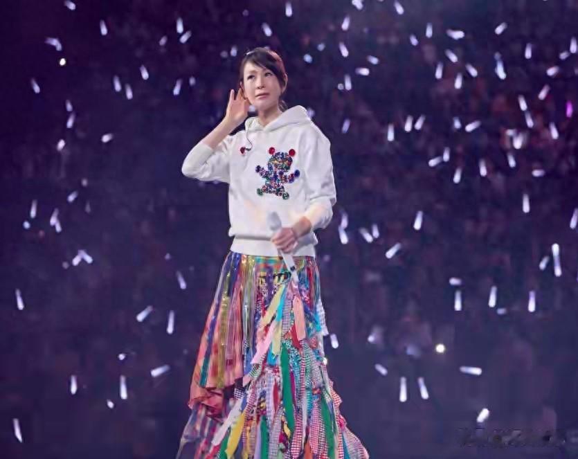 刘若英一大家北京团聚,婆婆超亲和,酷酷身高已和奶奶齐平