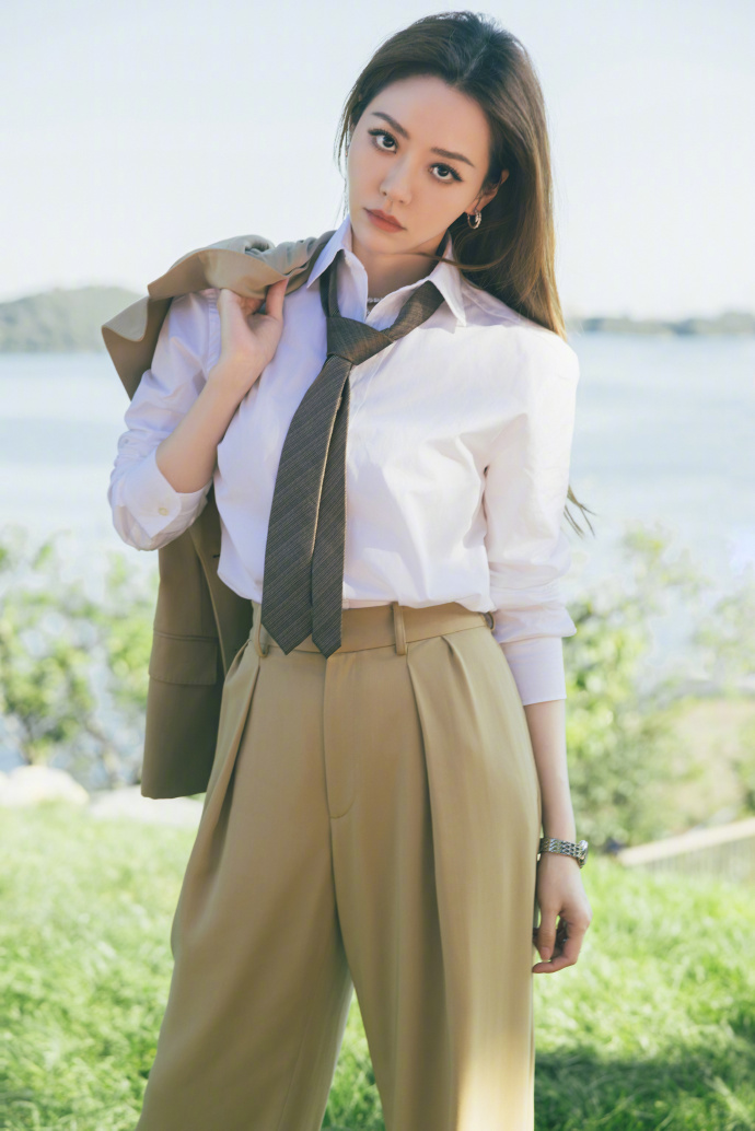 与冯轲离婚7年后,张靓颖再迎喜讯,上演了一场教科书式的复仇