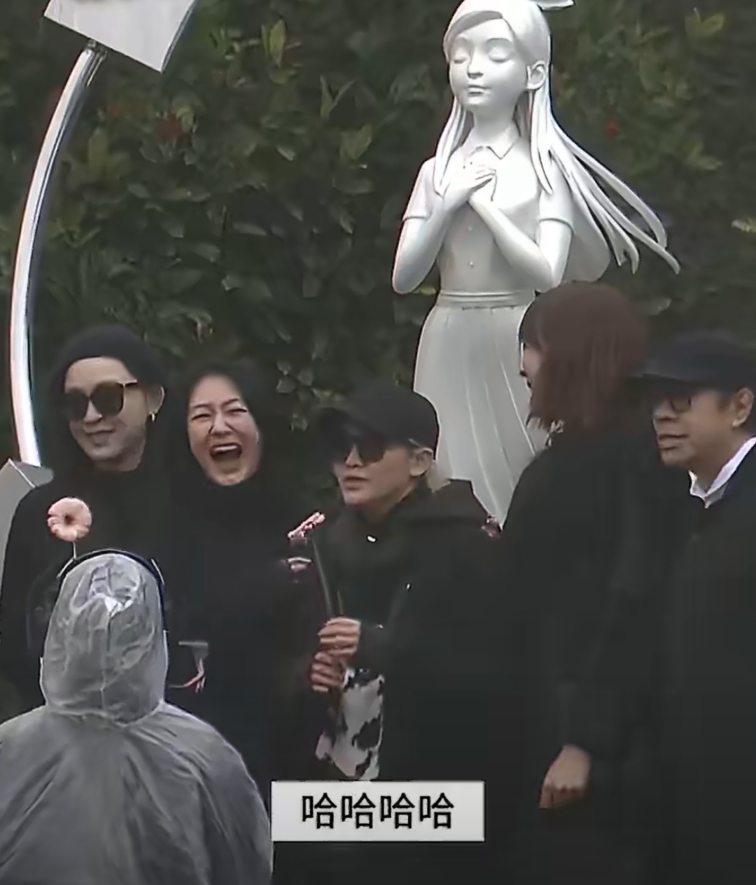 大S周年祭这天，汪小菲一家的三个举动，扯下了S家的“遮羞布”