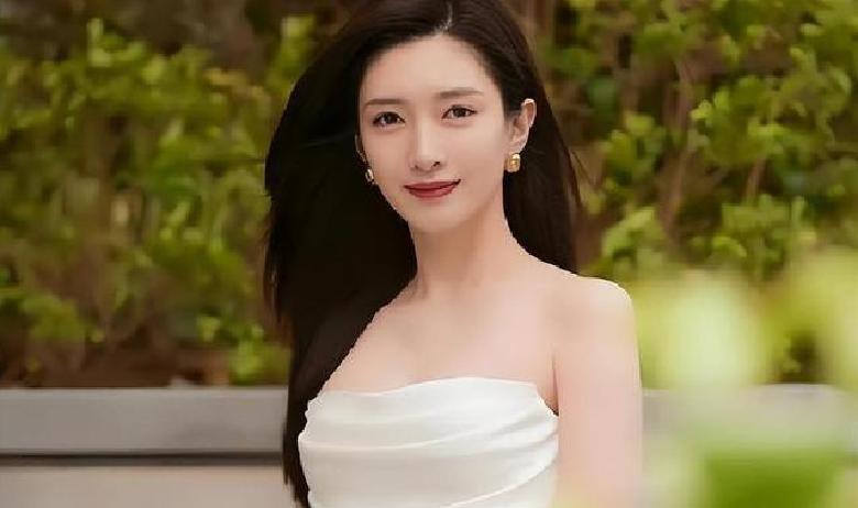 比整容还离谱!39岁江疏影露面,脸僵似硅胶,变化让人唏嘘