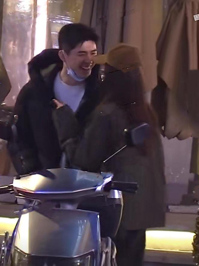 杨采钰豪门梦疑破碎!曝男友爷爷不同意婚事,但可以去母留子!