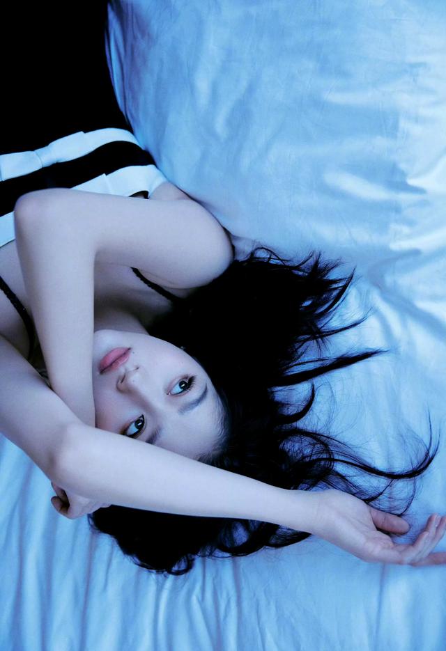 关晓彤,像刚睡醒的女朋友