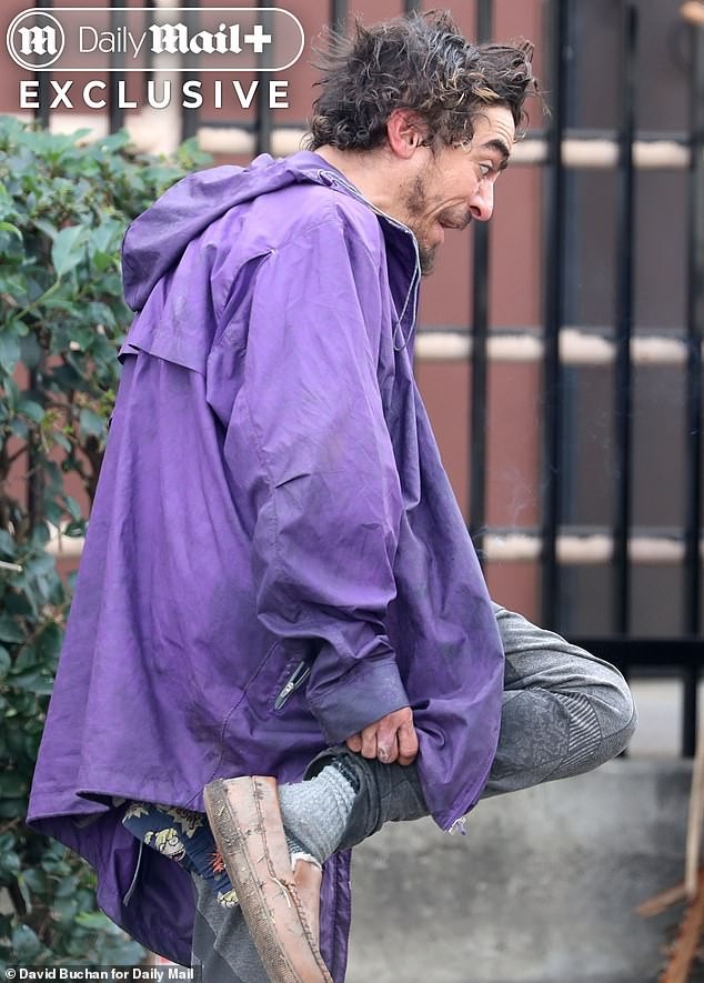 尼克童星流浪街头！自称“注定完蛋”，母亲竟劝粉丝别帮！