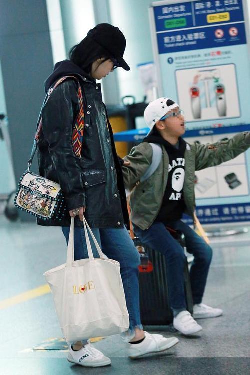 从舆论漩涡到幸福绽放!41岁白百何首晒二胎!