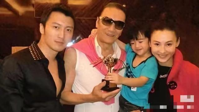 88岁谢贤考虑后事,已交代好陪葬品和遗产,唯独放不下小林青霞母子