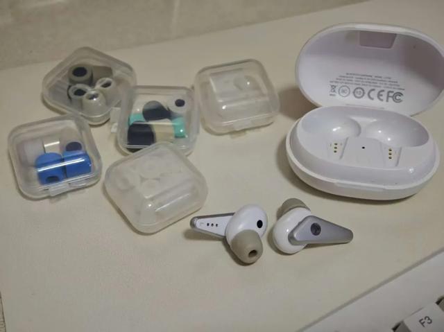 当年一千七的高端降噪耳机,如今1折都不要,颜值天下无敌