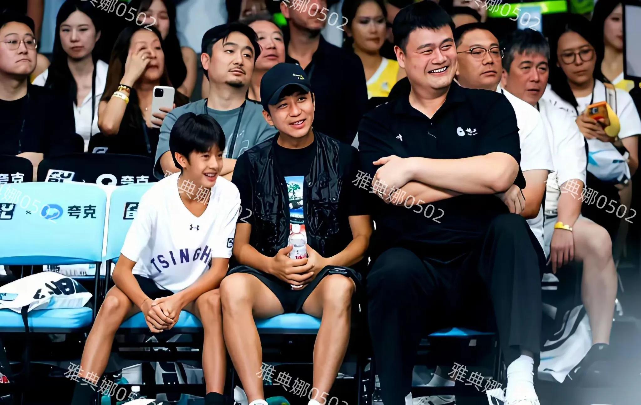 孙俪的儿子跟她长得太像了，要是个女孩直接可以拍甄嬛传续集了!