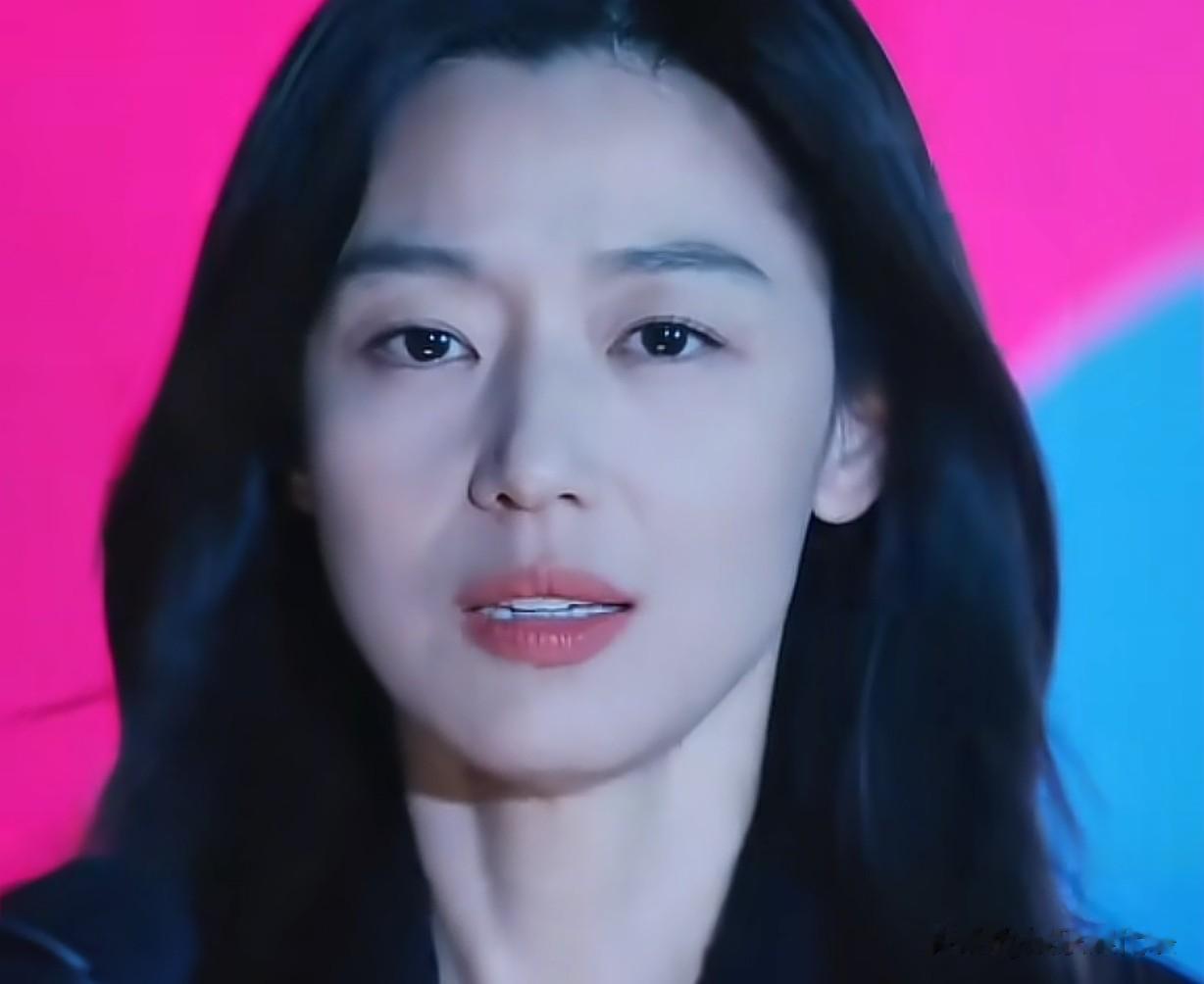 从称赞到恶心,尽管全智贤她演技好、颜值高,在是非前都不值一提