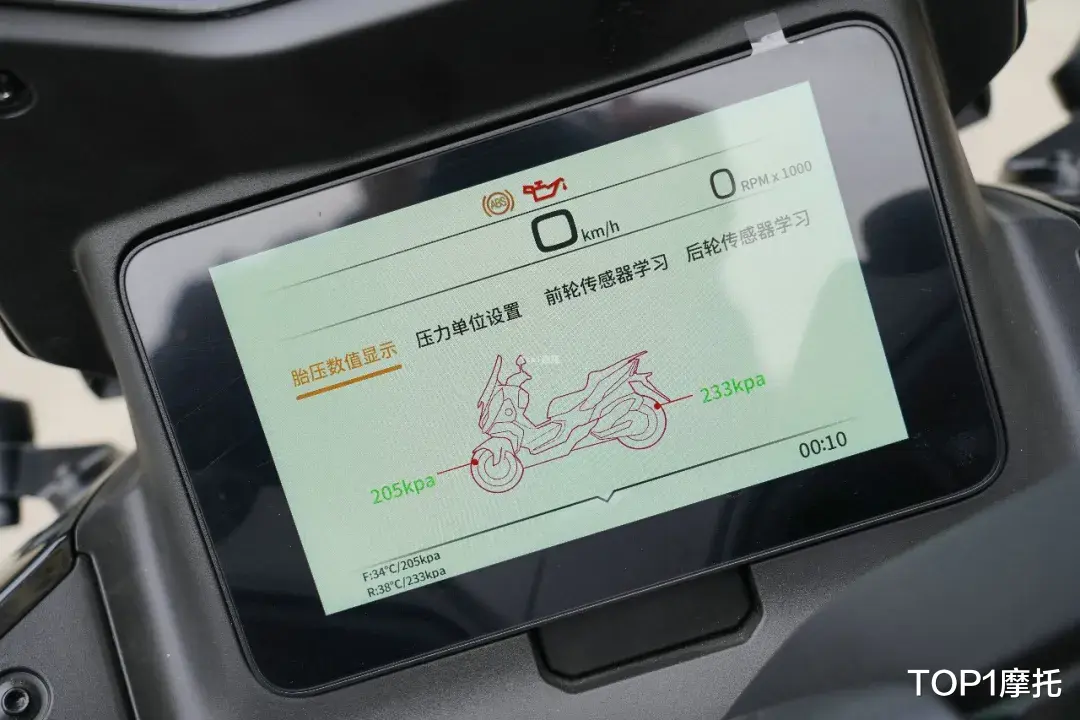 两轮头等舱,QJMOTOR鸿350GS静态全解析,不只是价格低还有硬实力