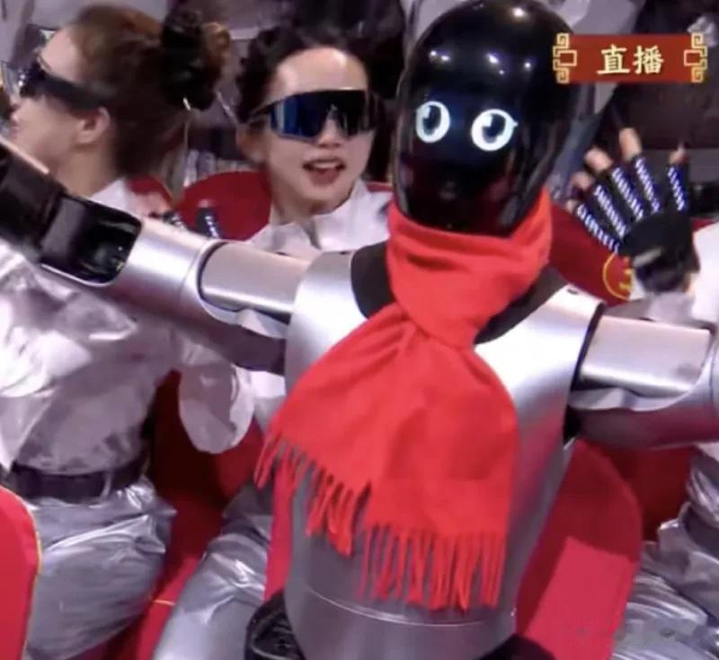 春晚名场面！王一博获好评，易烊千玺垫肩抢镜，热巴让人认不出