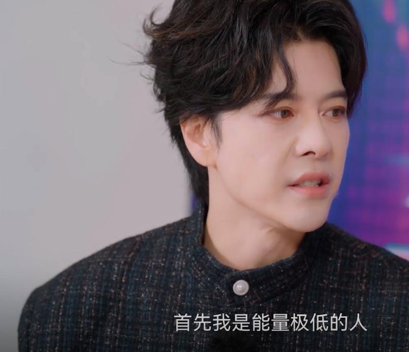 徐海乔一个月没戏拍焦虑，愿演刘亦菲爸爸，43岁仍未婚不愿做直播