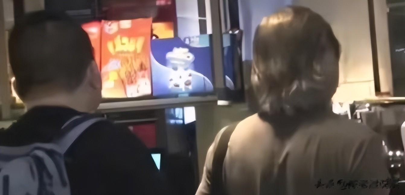 香港知名演员双鬓斑白，至今仍未结婚，和同性友人感情稳定