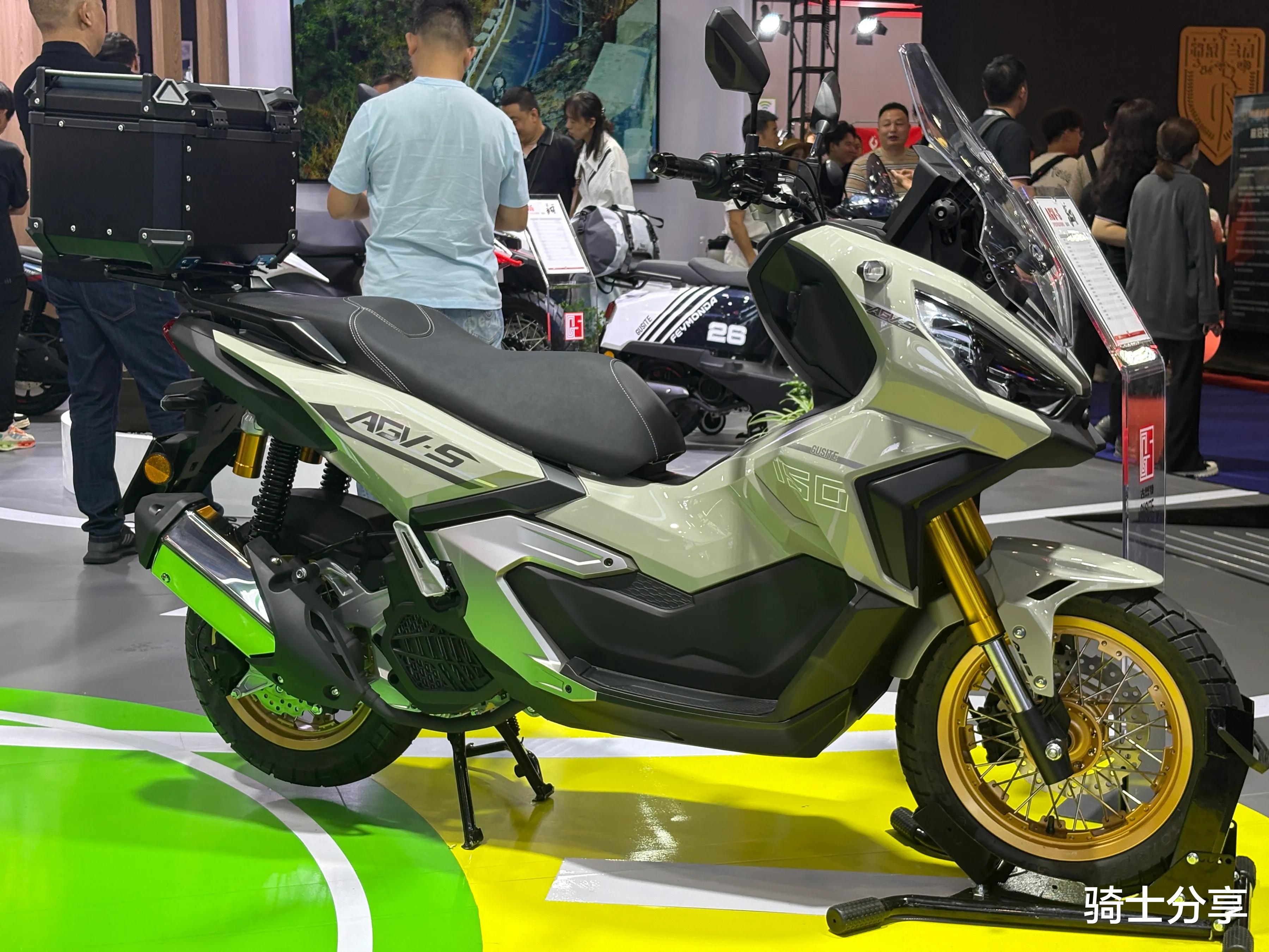 新款踏板抢先看,两款平踏一款ADV,总有你喜欢的!