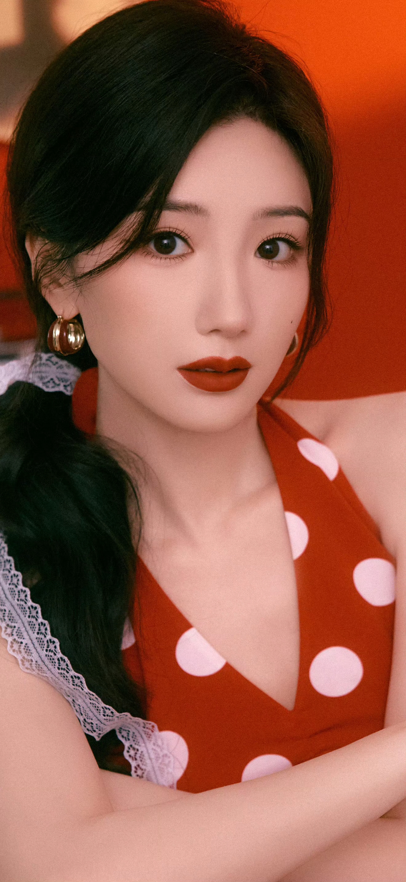 毛晓彤波点裙复古造型优雅气质挡不住，毛晓彤壁纸