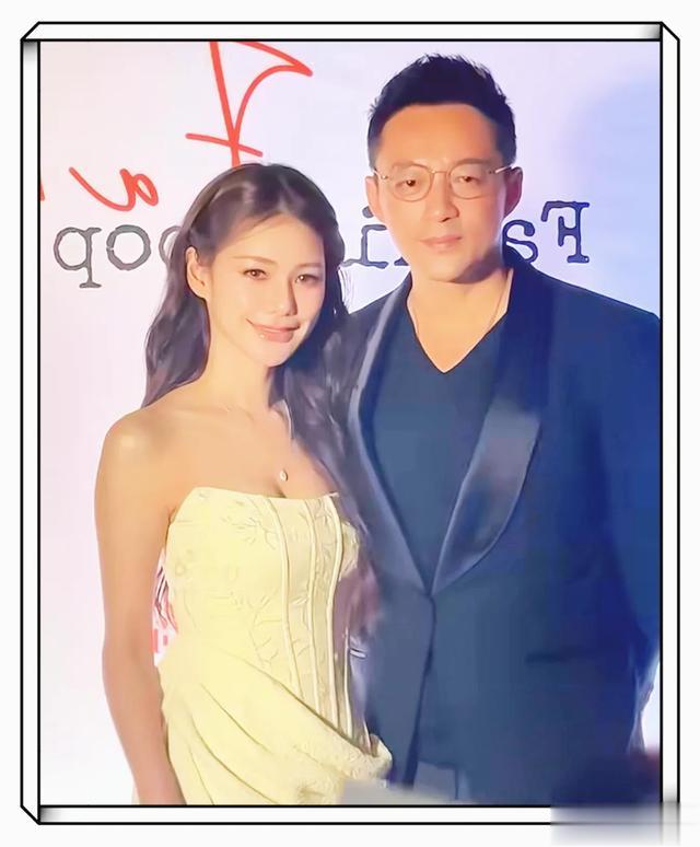 马筱梅上海宴请台北亲友，穿黑色吊带裙，优越感十足，酒窝抢镜！