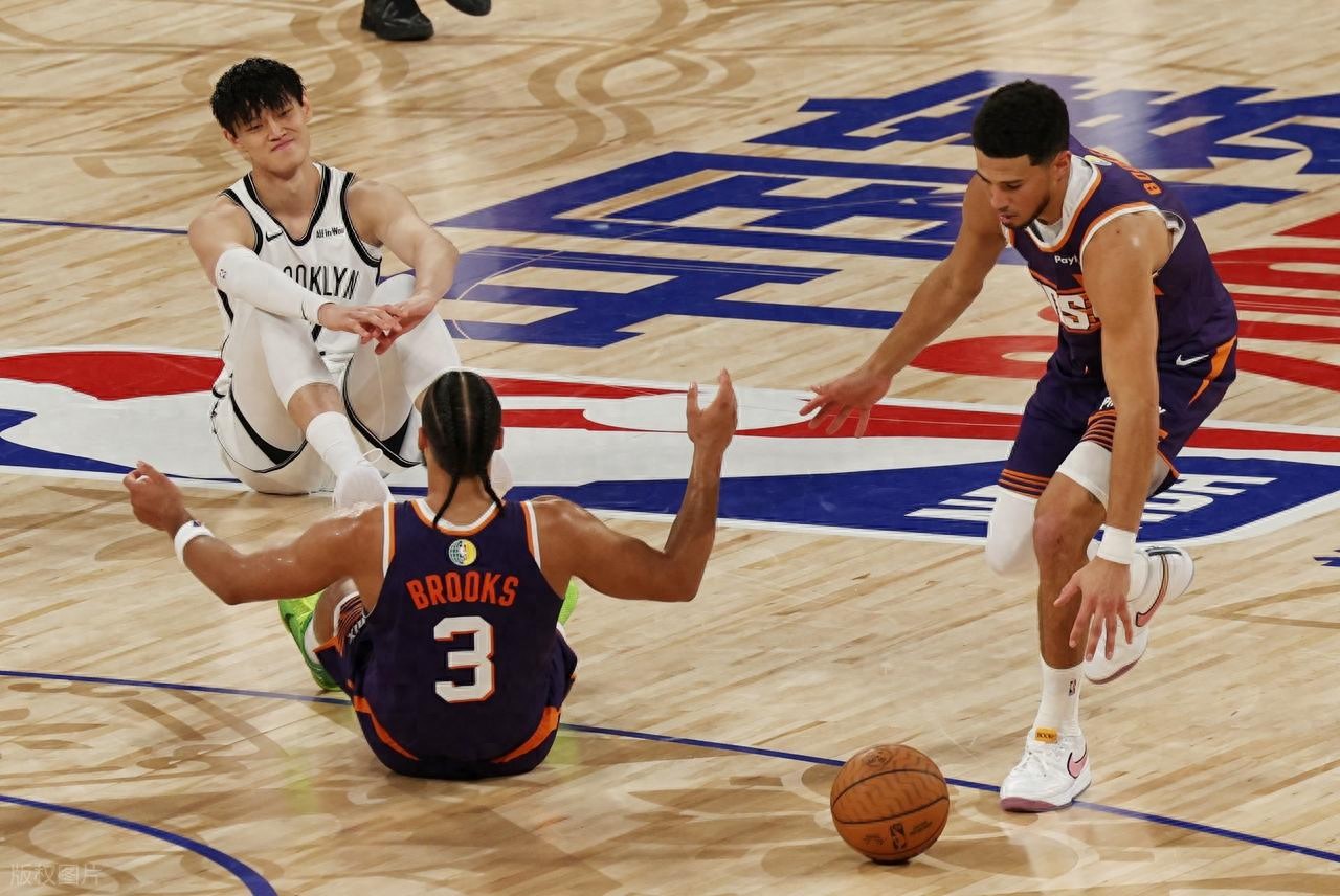曾凡博中国赛遭弃用，告别NBA悬念揭晓，篮网教练被中国球迷骂惨