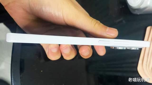 一亿像素后置镜头拍照清晰，这款国产千元机，玻璃后盖颜值更出众