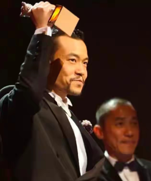 段奕宏说的没错，不拍戏就消失的廖凡，早已在另一个圈子红得发紫