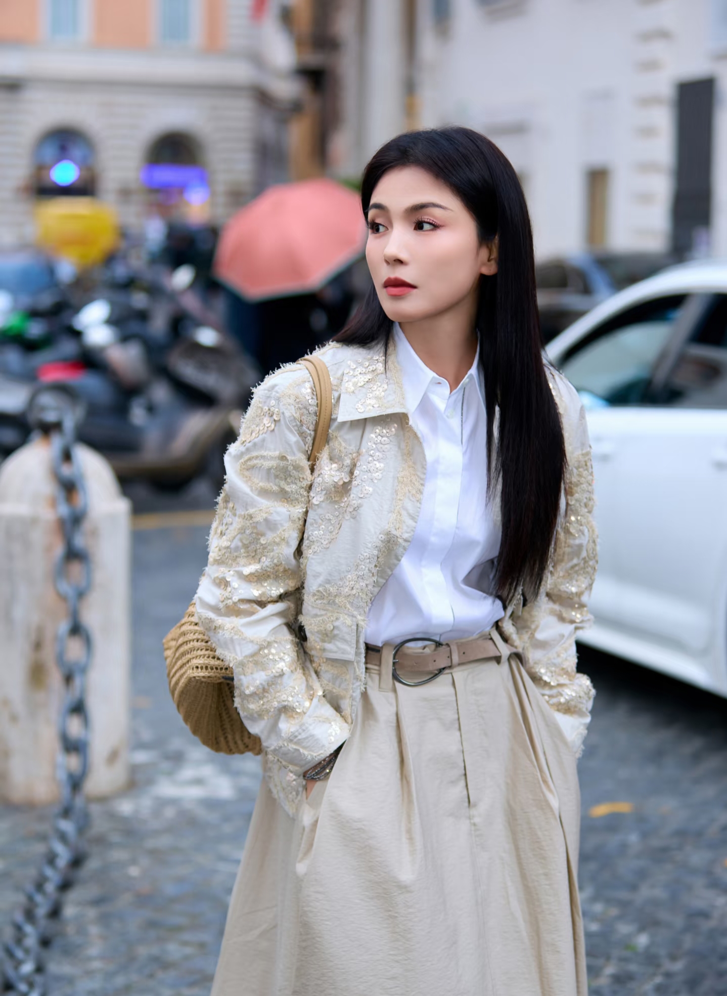 刘涛分享最新美照，简约穿搭美得好耀眼