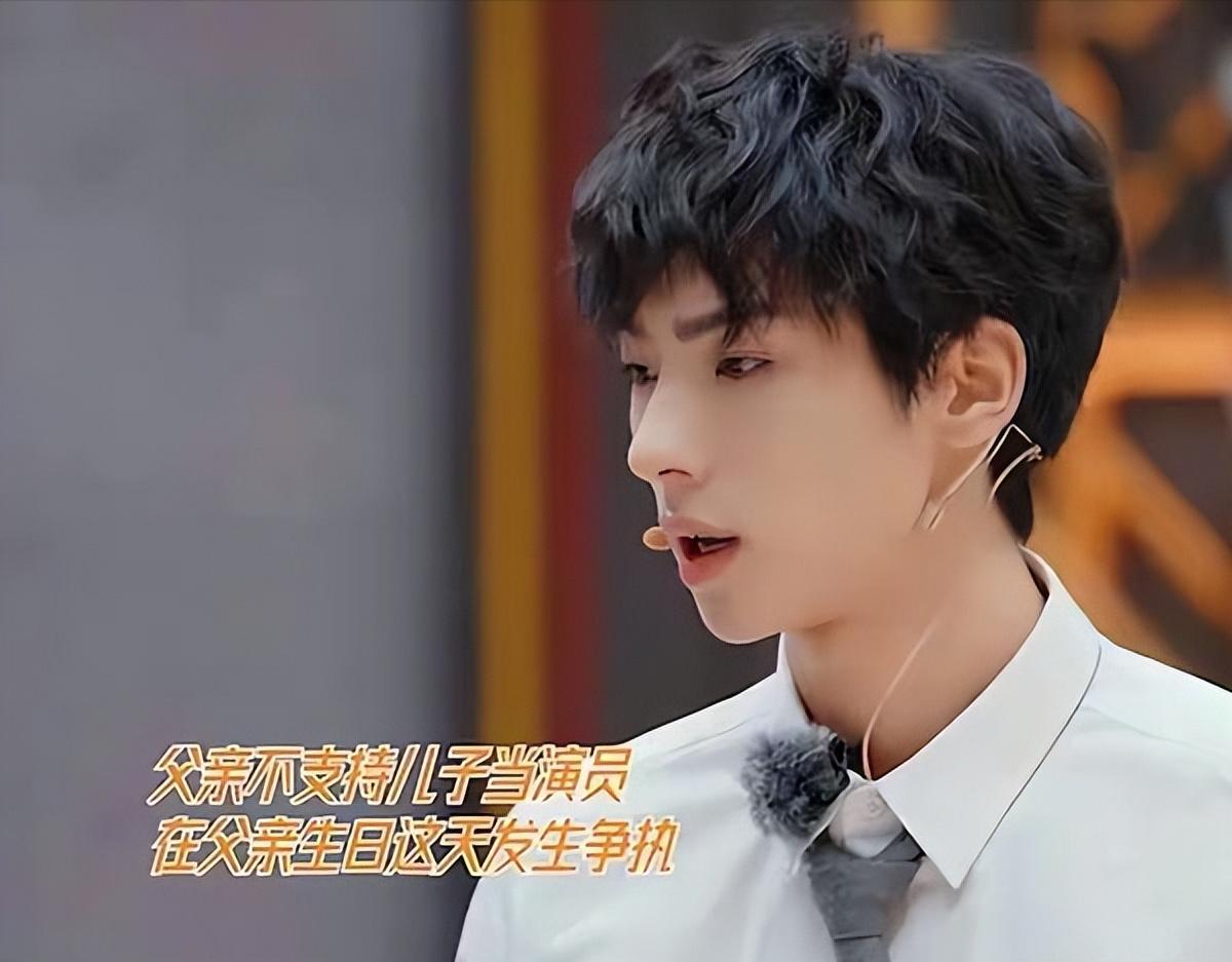 顶流男星被曝私生活混乱，靠和男性恋爱换资源，同组男星被牵连