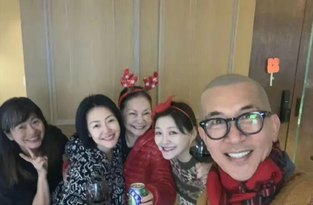 看不下去，出租车司机曝大S倒在光头怀中照片，淡定到让人生疑！