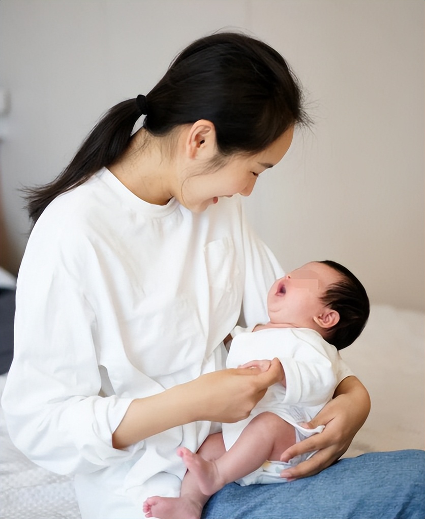 阚清子被曝生畸形儿4天，医院发声，信息量大，3个疑问解开了