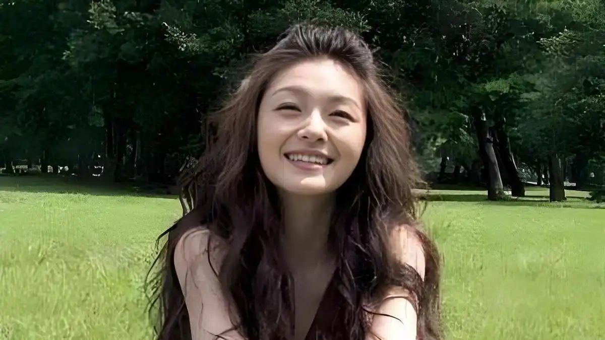 大S葬礼40分钟结束，具俊晔手捧骨灰痛哭，台媒曝汪小菲缺席原因