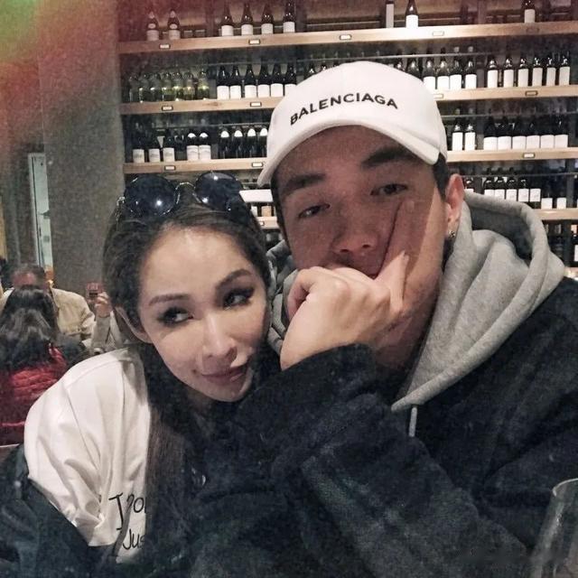 3大“老牛吃嫩草”的女星，个个有颜有钱，偏偏对小鲜肉爱不释手