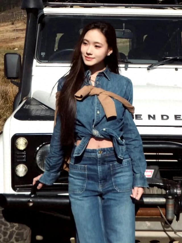 小S二女儿晒出旅行美照，心情大好大秀小蛮腰！ ???