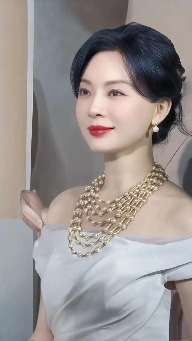 时间的馈赠,论陈数何以在岁月中愈发璀璨