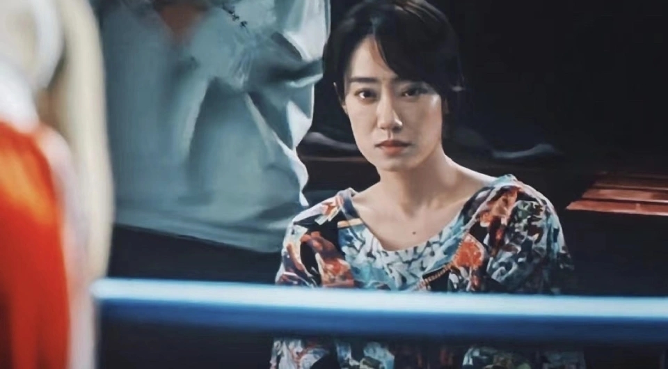 香港金九合照暴露咖位：倪妮宋佳靠边，杨幂侧身让位，c位没悬念