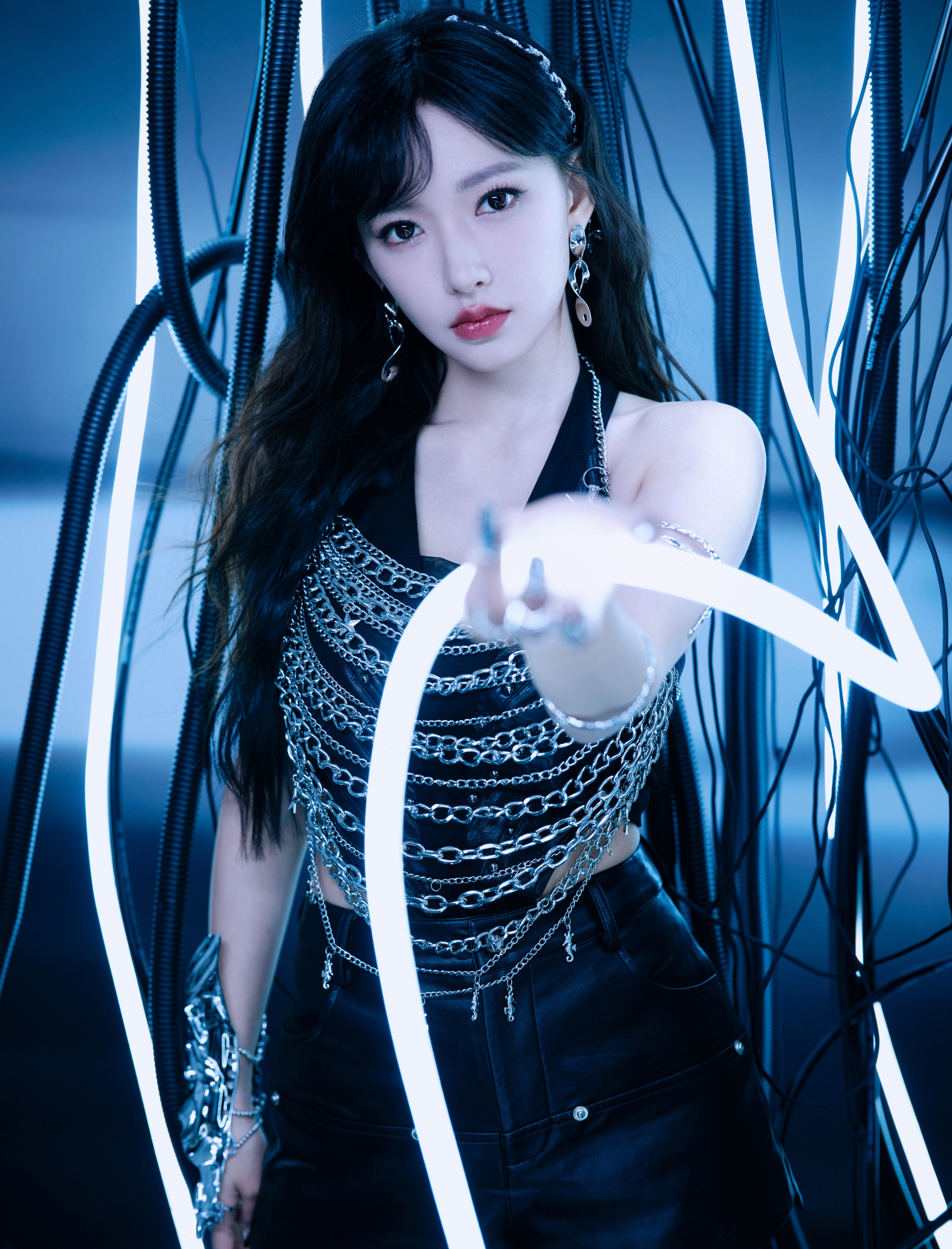 程潇灯光下的潇洒小姐,活力热辣登场