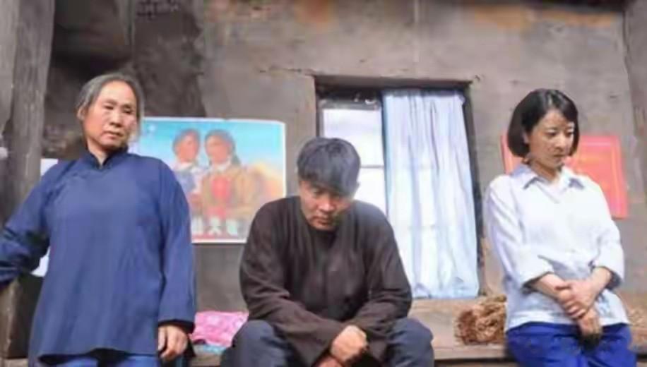 他是国家一级演员,演了半辈子戏,戏外爱妻如命,儿子是他的牵挂