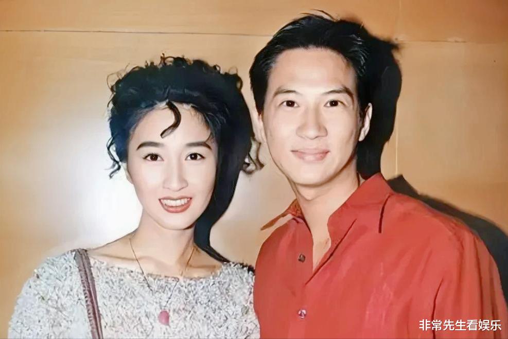 61岁关咏荷好美,素颜出席粉丝聚会,张家辉傲娇回应,真娶到宝了