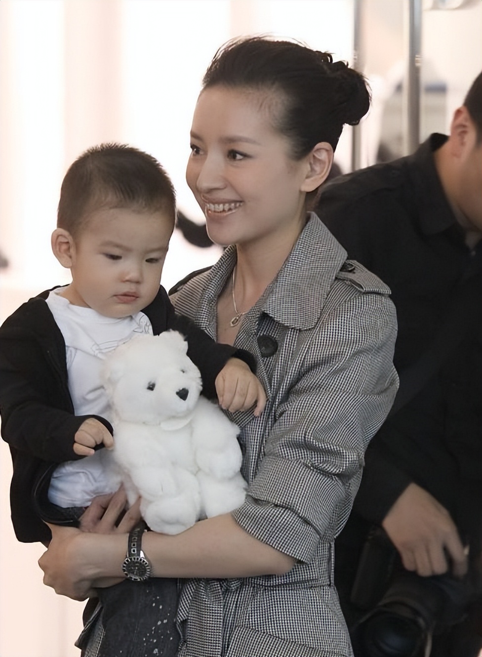 离婚后不讲董洁坏话，输给王大治后 才发现潘粤明和他们不是一类人