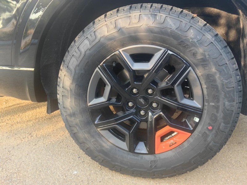 探险者底盘厚重扎实，感觉比Q6要好