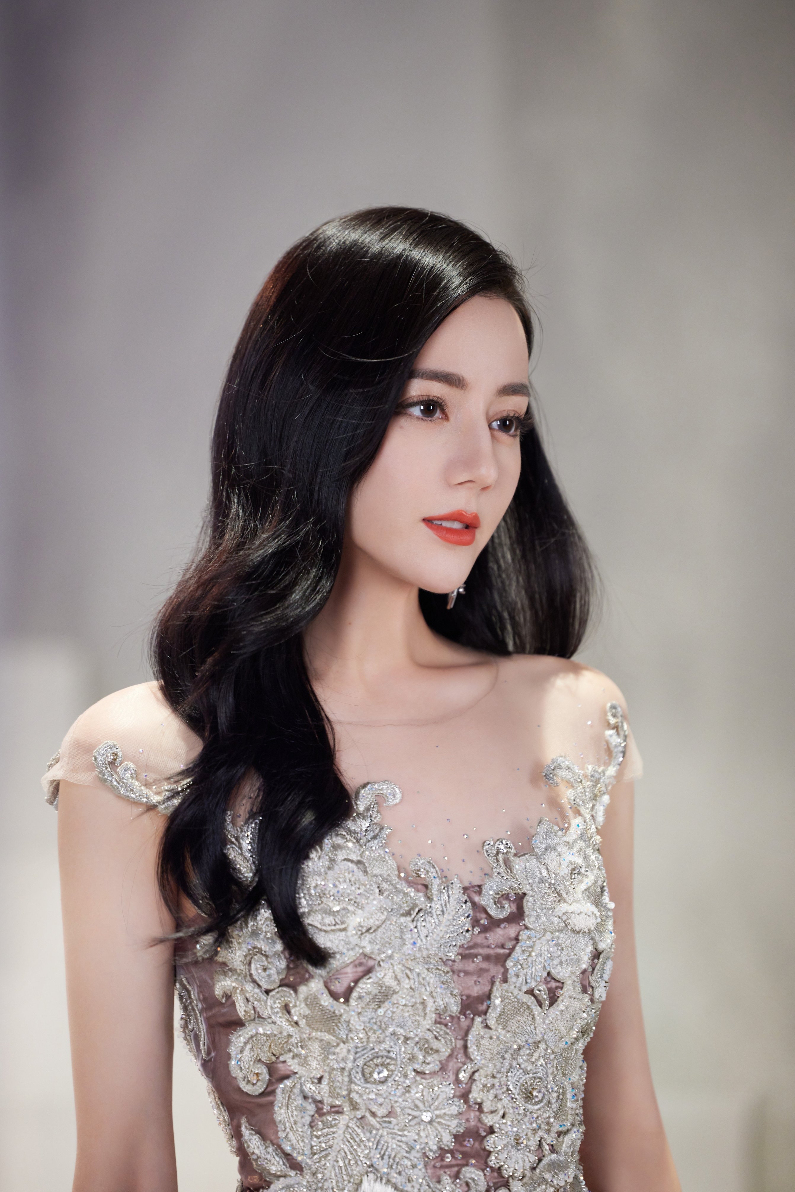 早期的迪丽热巴，又甜又酥，真的好靓