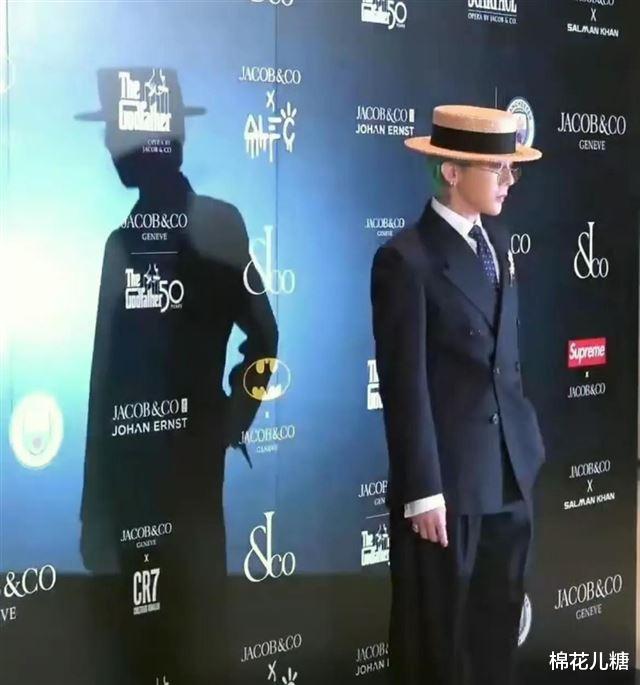 权志龙把向佐带上道，自己却换了赛道，只需微略打扮，又帅回来了